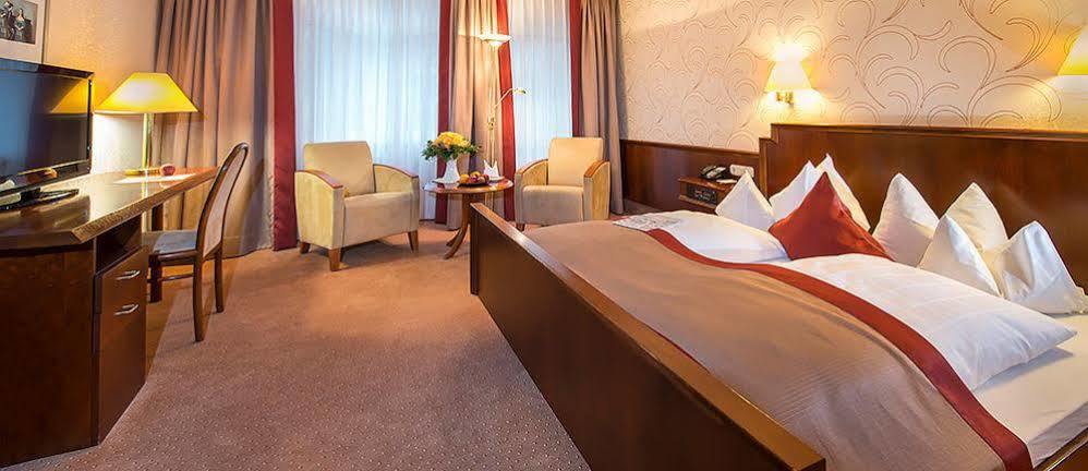 Parkhotel Штадталлендорф Экстерьер фото